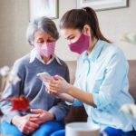 10 beneficios que ofrece internet a las personas mayores