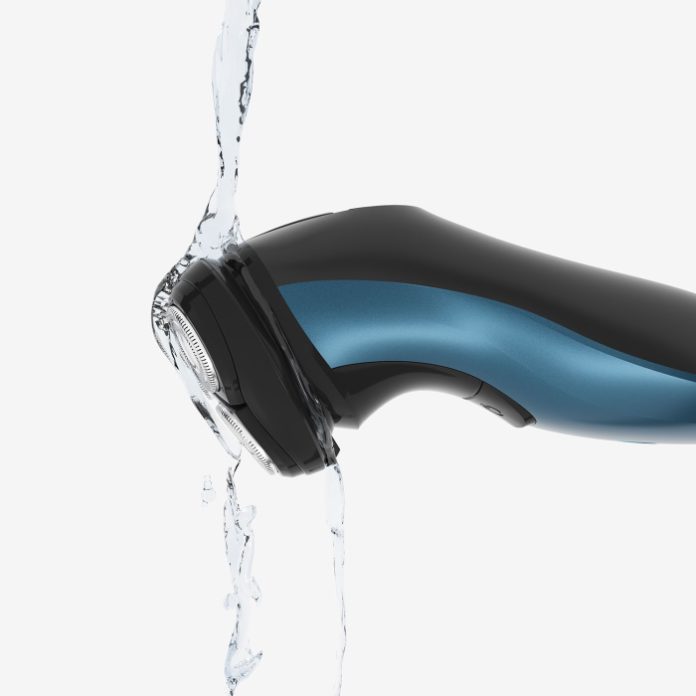 Afeitado práctico y rápido con la afeitadora eléctrica Taurus 3 Side Shave IPX7, que además es resistente al agua. Imagen ambiente