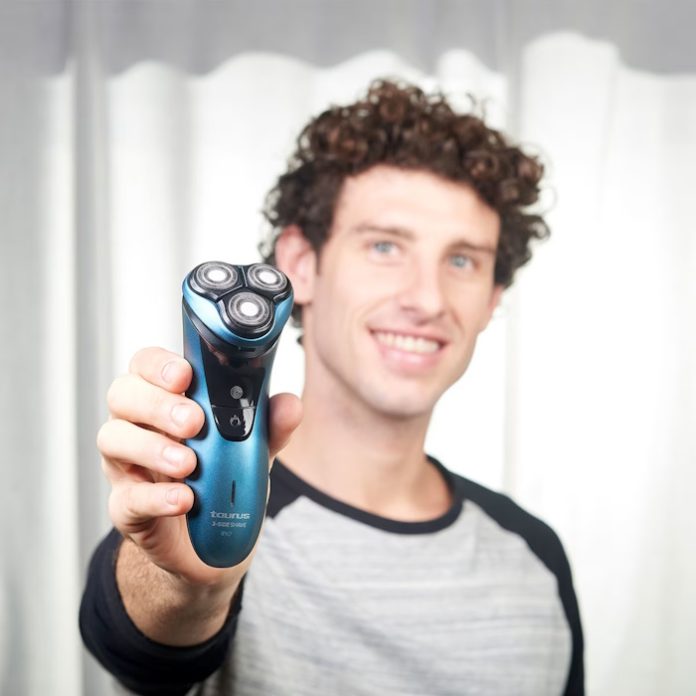 Taurus cuida a todos los papás con las mejores propuestas beauty. 3-Side-Shave-IPX7 Lifestyle