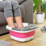 Disfruta de un relajante masaje de pies con Therma Hydro de Solac. Imagen ambiente