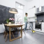 FC 3 y FC 5, las innovadoras máquinas para fregar y aspirar de Kärcher. Imagen ambiente