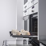 Horno Serie Cristal de Balay abierto, vista lateral
