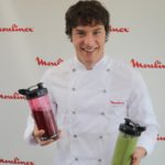 Jordi Cruz pone a prueba la nueva batidora Freshboost de Moulinex. Imagen ambiente